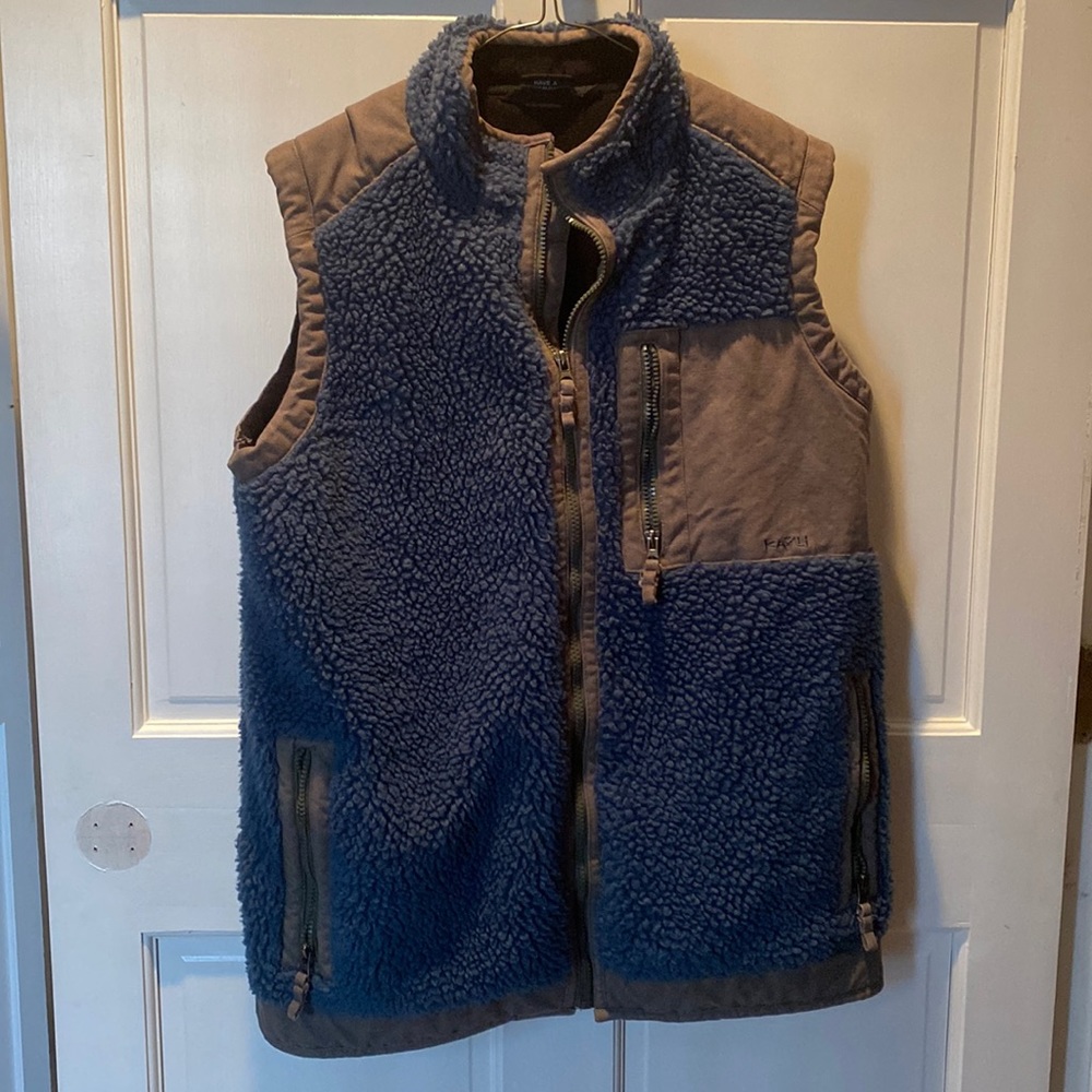 Men’s Kavu Vest.